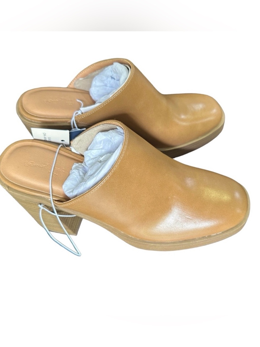 A new Day tan clogs 4 inch NWT